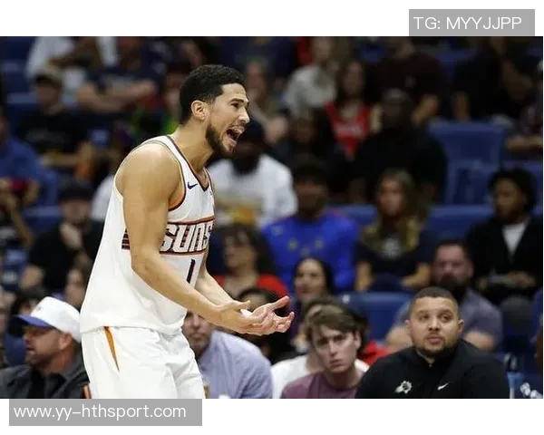 布克半场表现平平仅得8分2板5助球队状态堪忧需加强进攻效率