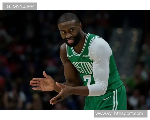 杰伦布朗高效表现20投12中砍下30分13篮板三分球命中率惊人