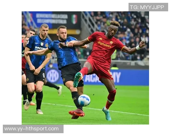 罗马后卫曼奇尼鼻骨骨折接受手术出战意甲前景不明